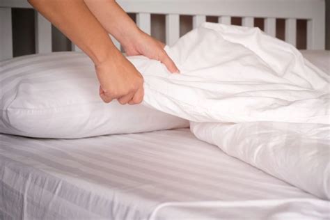 How To Clean A Mattress With Baking Soda And Vinegar: 6 Easy Steps