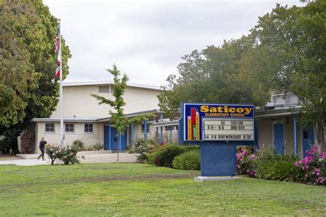 I was a student at Saticoy. Anti-gay slurs kept me closeted - Los Angeles Times