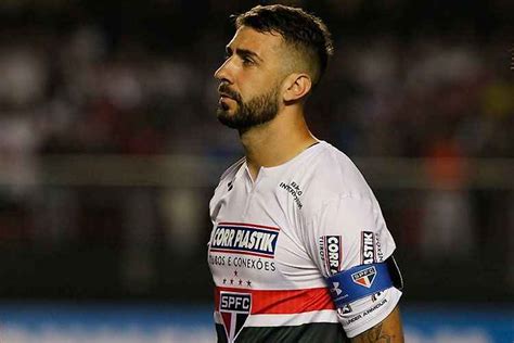 Classify Lucas Pratto