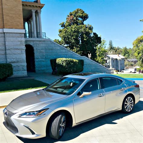 2020 Lexus ES 300 hybrid review