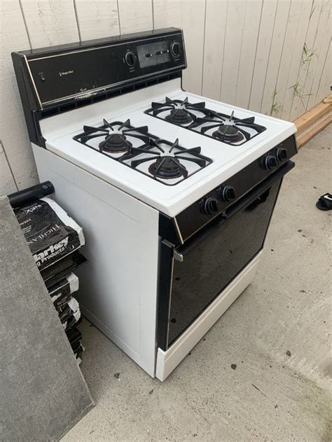 Magic Chef Gas Stove for Sale in San Diego, CA - OfferUp