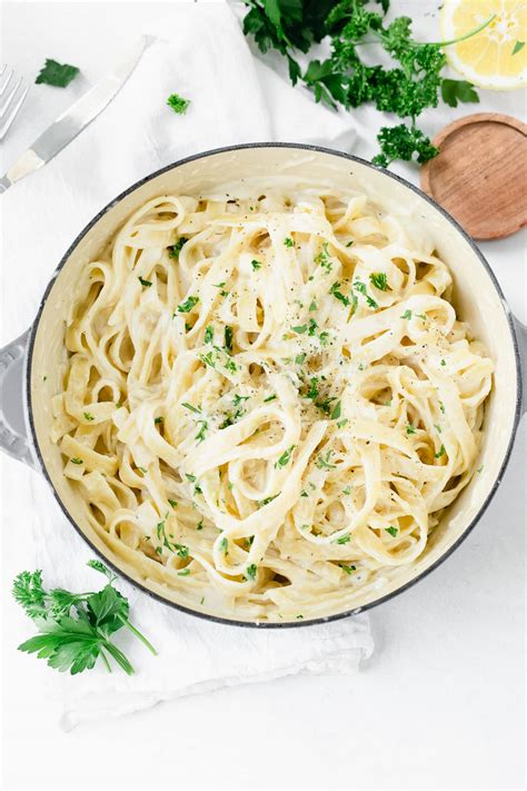 My Favorite Fettuccine Alfredo Sauce - Oh Sweet Basil