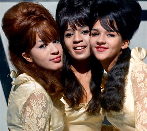 The Ronettes | The ronettes, Wall of sound, Singer