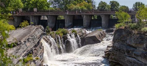 6 Kid Friendly Hikes and Trails in Ottawa for Families