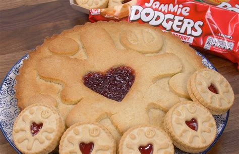 Guest Recipe: Recipe: Giant Jammie Dodger | Dessert Recipe at B&M