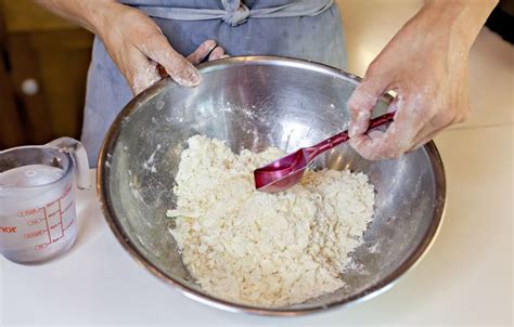 How to Make Pie Dough by Hand