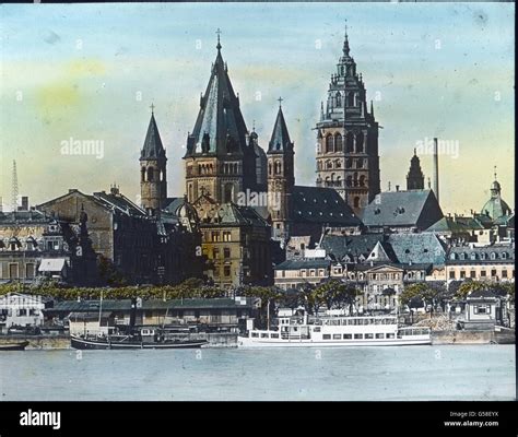 Die Stadt Mainz, in der Johann Gutenberg den Buchdruck mit beweglichen Lettern erfand. Trip ...