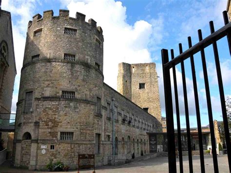 Guide To Oxford Castle - Footprints Tours - Oxford Walking Tours