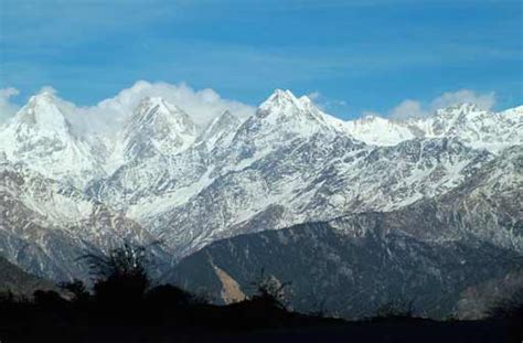 Season's first snowfall in higher regions of Uttarakhand