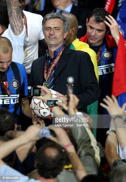 140 Jose Mourinho Champions League Trophy Photos & High Res Pictures - Getty Images