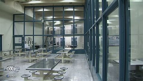 Inmates sue Santa Rita Jail and Aramark for forced labor | KTVU FOX 2