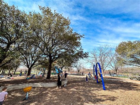 A Guide To Mueller Lake Park in Austin Texas | The Austin Things