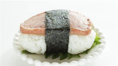 What is omusubi? It's a delicious and traditional Japanese dish!