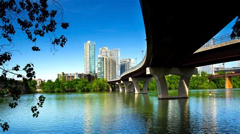 Floating Boat Cinema Coming to Austin