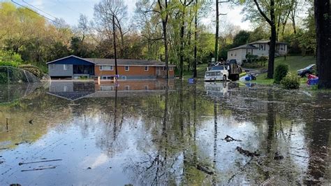 East Macon neighbors stuck inside homes after storms | 13wmaz.com