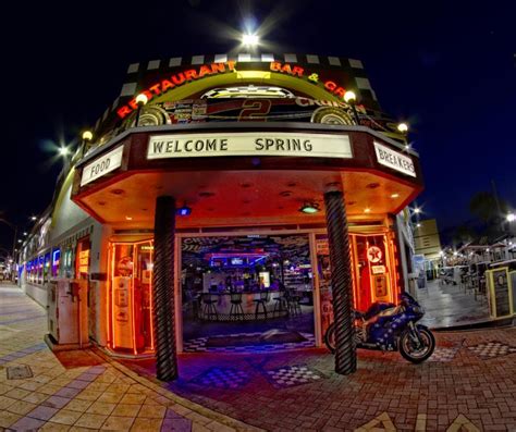 Pet Friendly Restaurants in Daytona Beach