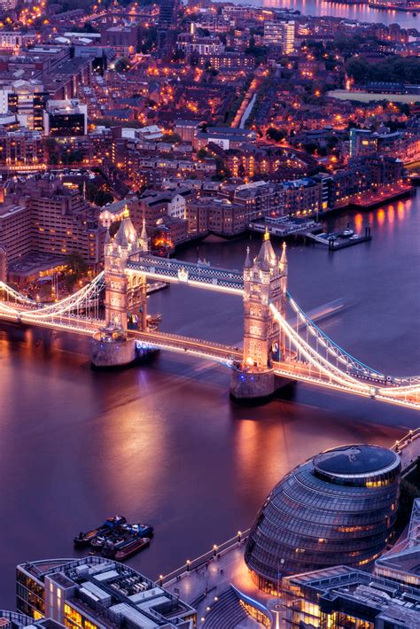 View of City of London with the Tower Bridge at Night | Pósters ...