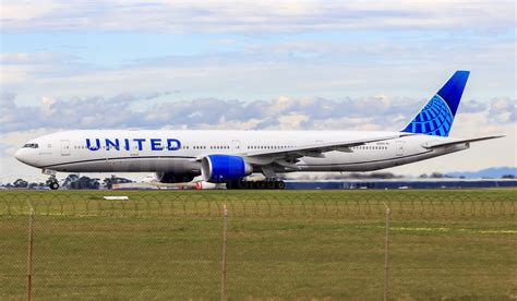 United Airlines Boeing 777-300(ER) N2251U – v1images Aviation Media