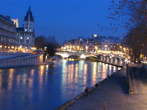 The Seine At Night | The river in Paris at night. | stevenrleslie | Flickr