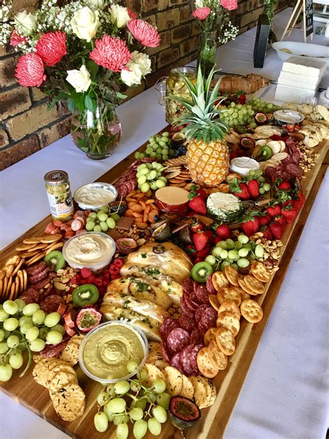 Pin by Liana Ferreira on Appetizers | Food platters, Party buffet ...