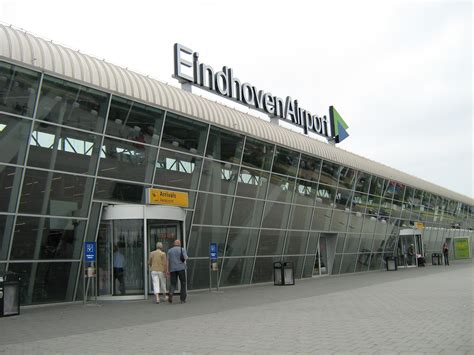 Eindhoven airport parking garage collapses, weeks before opening date - DutchNews.nl