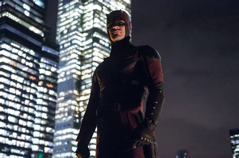 When Does Daredevil Get His Suit On The Netflix Series? He's Runs ...