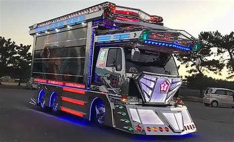 Japan’s Most Insane, Pimped-out “Dekotora” Truck - ThrottleXtreme