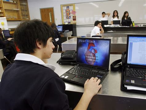 Are pens and notepads better than laptops in the classroom? | CTV News