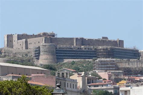 The Milazzo Castle in Sicily.... I think one day I will walk in there and take over...I will be ...