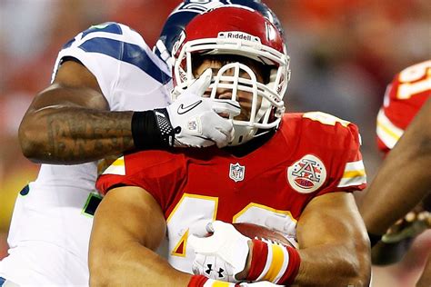 KC Chiefs injury report: Peyton Hillis, Glenn Dorsey keep missing ...