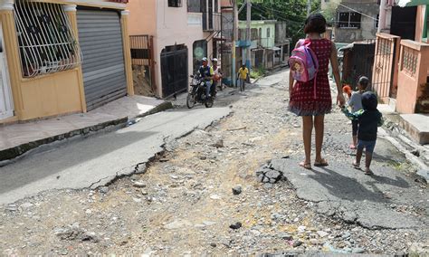 Las calles de los Alcarrizos y SDO en un avanzado deterioro - Periódico elCaribe