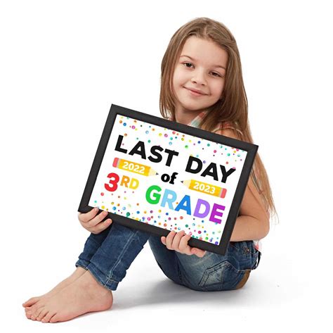 Last Day of School Signs 2024 - Free Printable | School signs, Last day of school, 100th day of ...