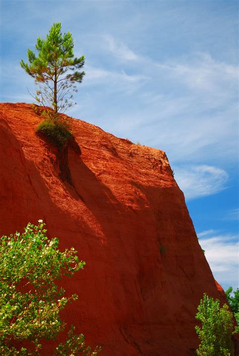 Alone on its red Cliff | Red cliffs in the "Colorado Provenç… | Flickr