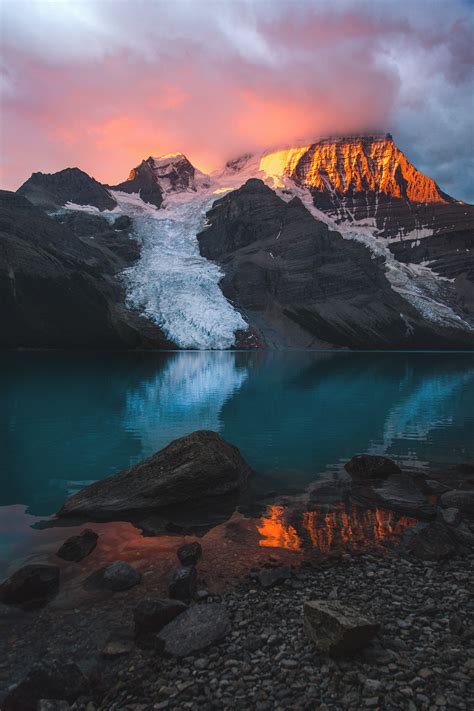 Beautiful Berg Lake at sunrise | Hiking photography, Hiking trip ...