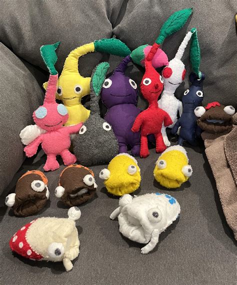 Homemade Pikmin plushies. Please don’t feed the bulborb. : r/Pikmin