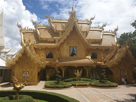 Wat Rong Khun, The White Temple in Chiang Rai - Everything you need to know