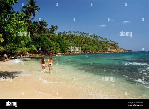 Sri Lanka, Mirissa, secret beach Stock Photo - Alamy