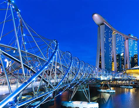 The Helix Bridge | Singapore Attractions | Big Bus Tours