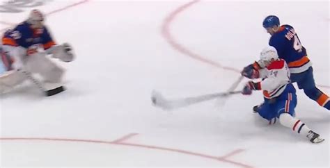 Canadiens' Suzuki scores amazing one-handed goal while falling (VIDEO ...