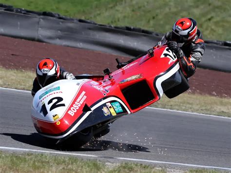 Un sidecar y copilotos descolgados a 190 km/h: la locura de la Isla de Man es el Sidecar TT ...