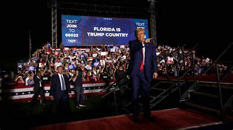 Arkansas Gov. Sarah Sanders Endorses Trump At Florida Rally: ‘Everybody ...