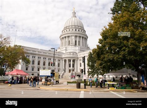 Madison Wisconsin capitol building Stock Photo - Alamy