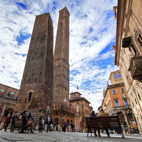 La torre degli Asinelli e la Garisenda – Guida di Bologna