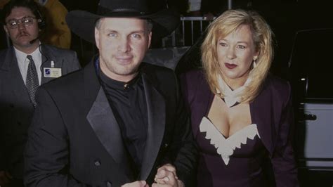 The Clear Sign Garth Brooks And His Ex-Wife Sandy Mahl Still Get Along