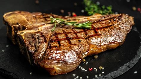 How To Fix The Biggest Problem With Grilling T-Bone Steak