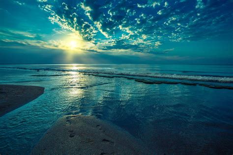 Serene Beach Sunrise - HD Nature Wallpaper