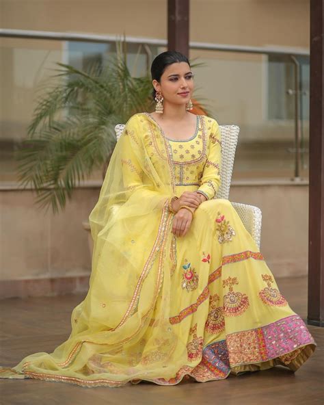 Nimrat Khaira on Instagram: “Tenu paenge bhulekhe mere yellow suit de .... . Photography @d ...