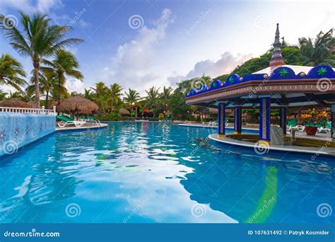 Luxury Swimming Pool Scenery in Mexico Editorial Photography - Image of holidays, luxury: 107631492