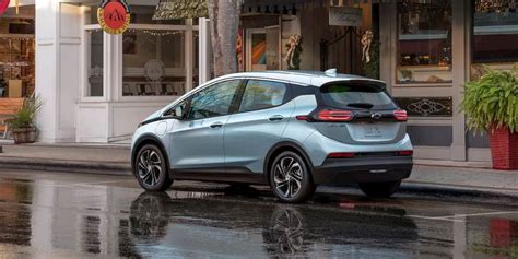 Chevy Bolt EV is still available to lease for $299/mo before production ...