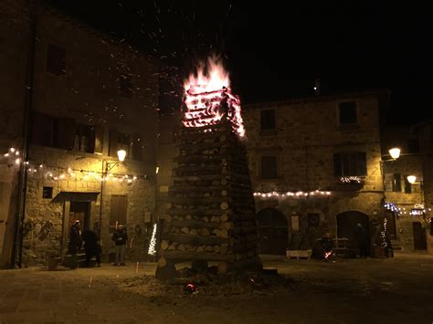 Where to Have The Most Magical Christmas Eve in Tuscany